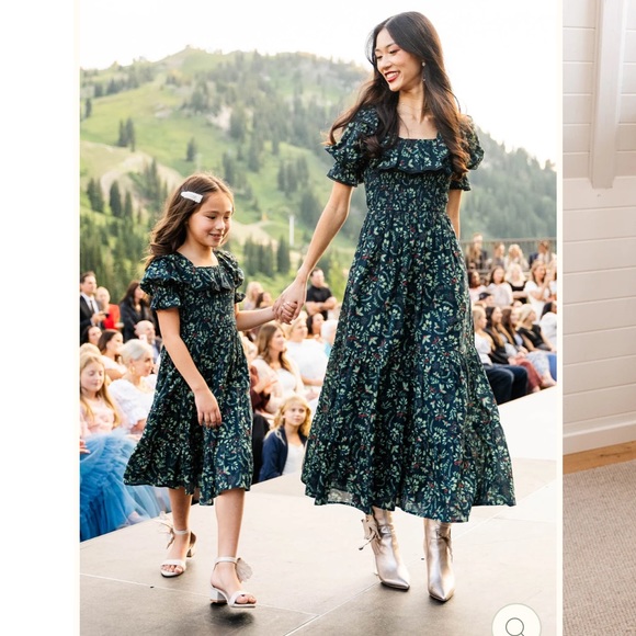 Ivy City Co Dresses & Skirts - Ivy City Co Gracie Midi Dress NWT